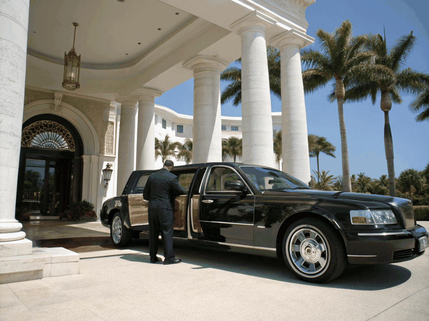 Berline de luxe avec chauffeur privé à Lausanne au bord du lac Léman