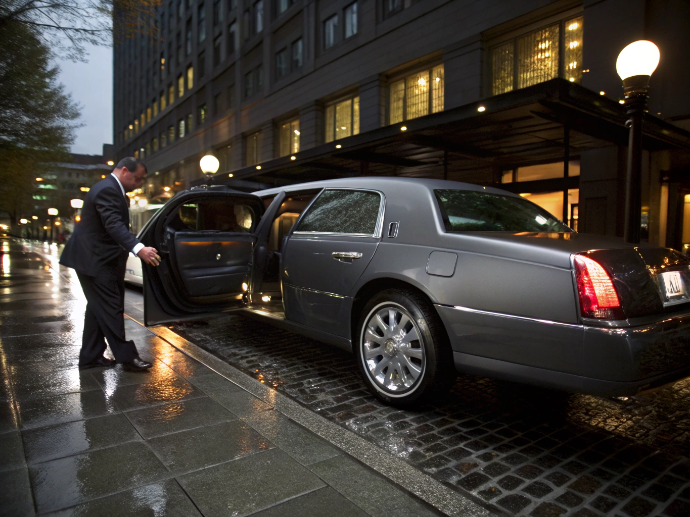 Transfert VIP avec chauffeur privé sur la prestigieuse Bahnhofstrasse de Zurich